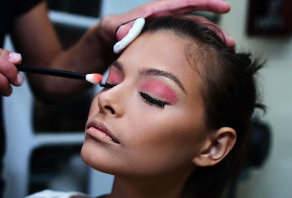 https://lomafashion.com/wp-content/uploads/2022/01/inner_b1-1024x694.jpg